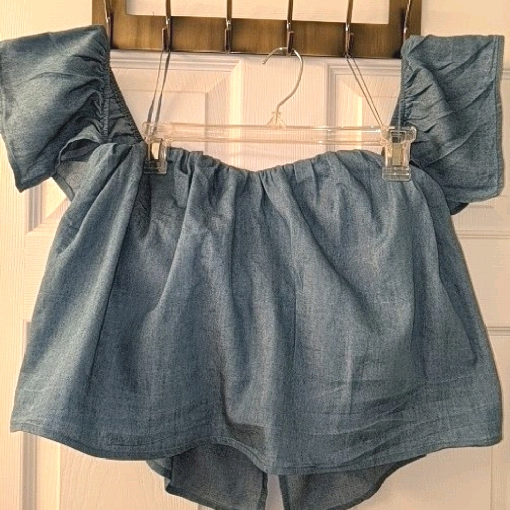 Flutter sleeve crop blouse